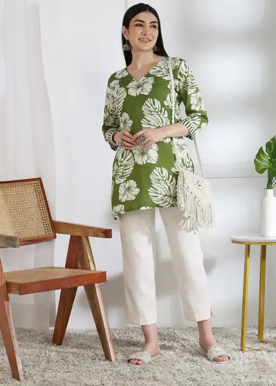 Women's Elegant Black Floral Print Short Kurti